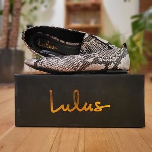 Lulus size 9 Emmy Natural Snake Pointed Loafers